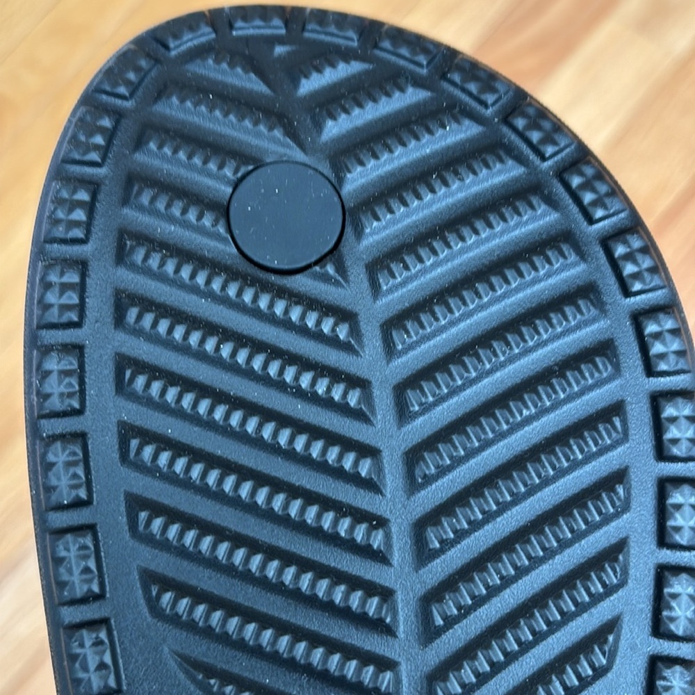 Crocs Black Classic Flip 2.0 - Black (Women’s 7) NEW - Picture 6 of 7